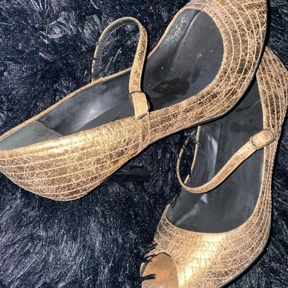 Vintage brushed Gold leather women’s heels  8.5 - Picture 3 of 4